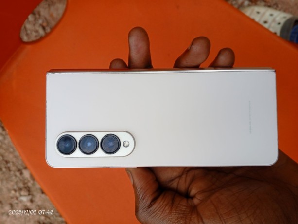 la-vente-dun-telephone-samsung-galaxy-z-fold-4-a-un-tres-bon-prix-big-2